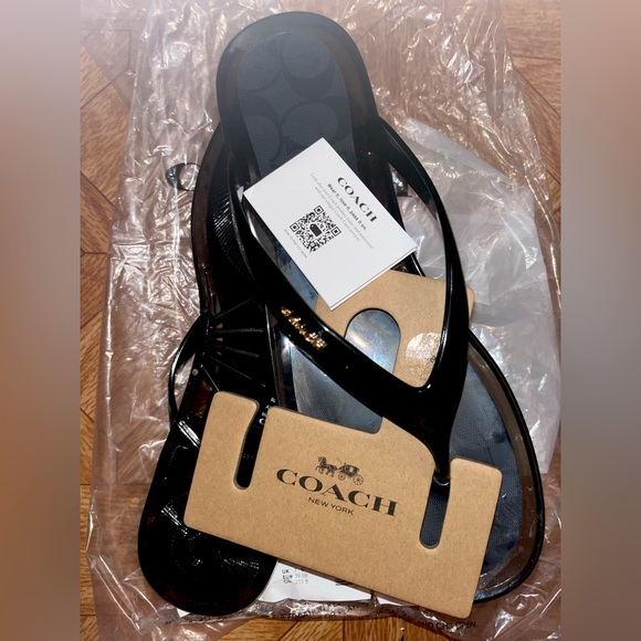Coach Sandals, great quality. Run a little small! - Picture 3 of 5